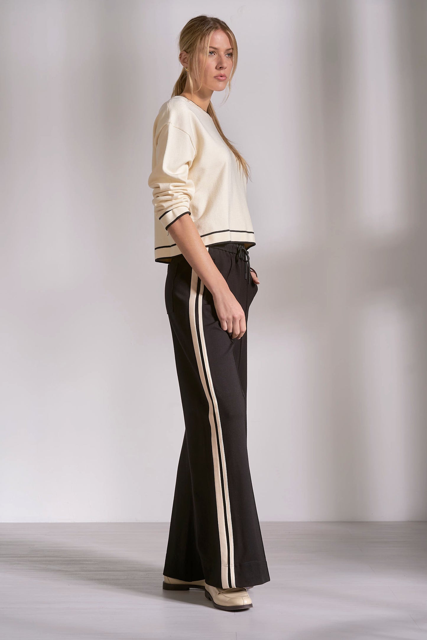 Elan Retro Black & Cream Sweater