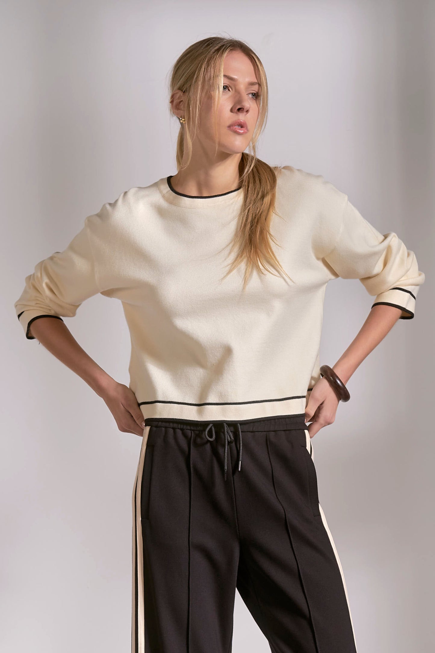 Elan Retro Black & Cream Sweater