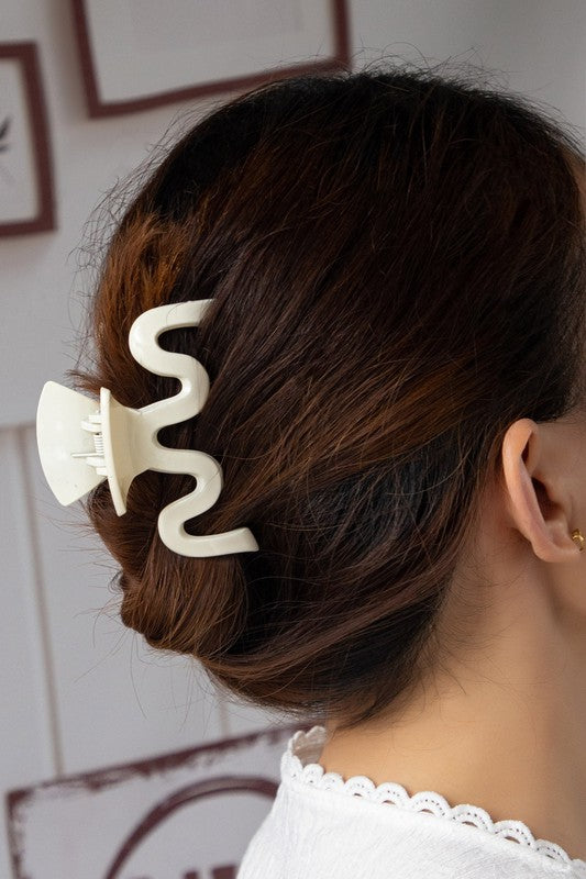 Resin Wavy Hair Claw Clip