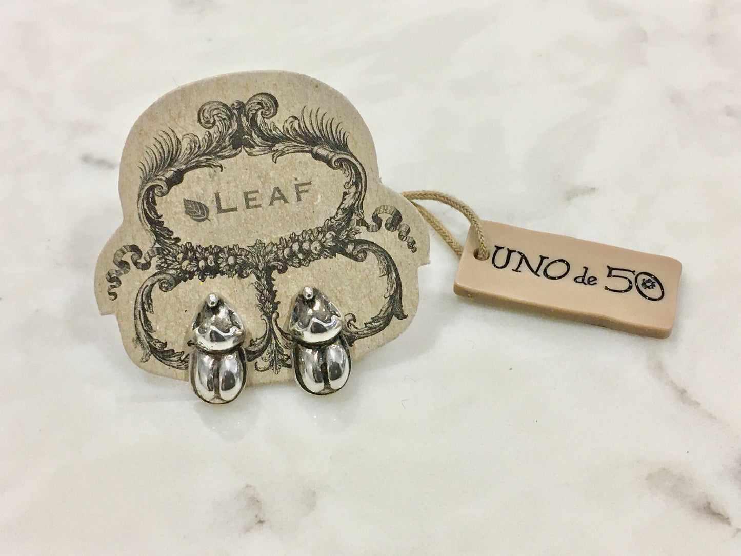 Uno de 50 Superb Scarab Studs