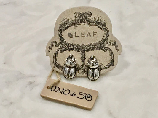 Uno de 50 Superb Scarab Studs
